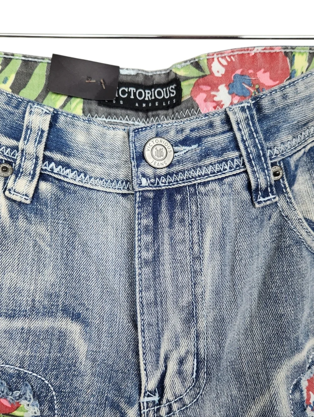 Victorious NWT DL196 Floral Patch Distressed Denim Blue Jeans Mens Size 32 x 32